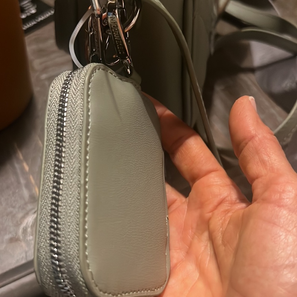 Sold elsewhere Steve Madden Bag. Comes with detachable crossbody strap and coin - Picture 9 of 9